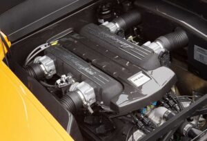 Lamborghini, per l’erede della Aventador un motore V12 ibrido plug-in