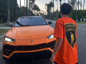 Lamborghini Urus arancione: ecco con cosa Del Piero accompagna i figli a scuola