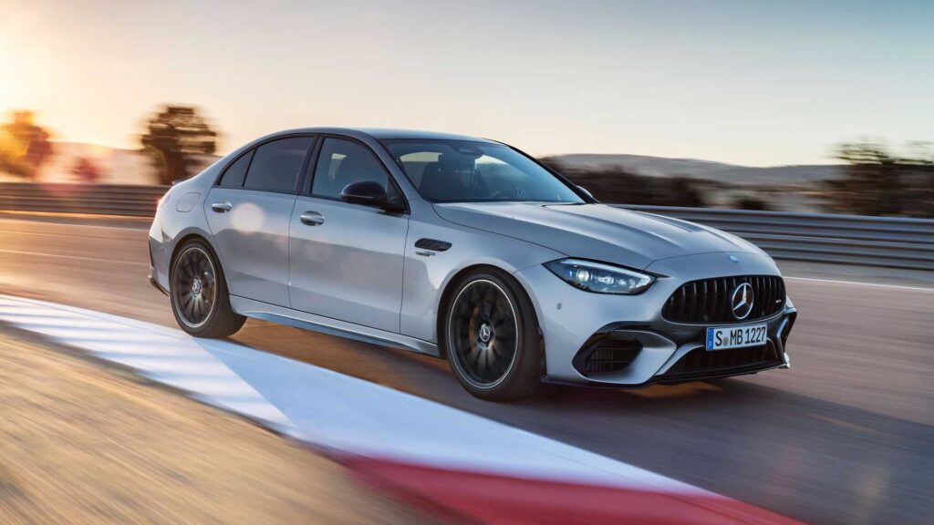 Mercedes-AMG C63 S E ritorna nel 2023 come ibrido plug-in da 680 CV [FOTO]