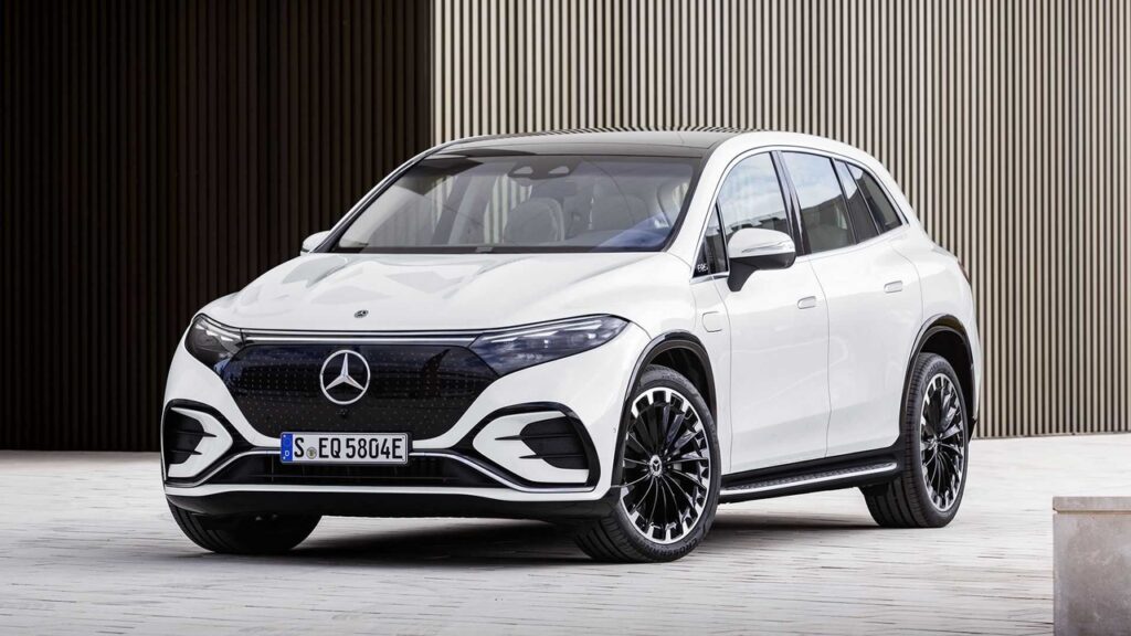 Mercedes EQS SUV: le consegne potrebbero slittare al secondo trimestre del 2023