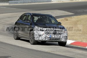 Mercedes GLA 2025: i test si spostano sul circuito del Nurburgring [FOTO SPIA]