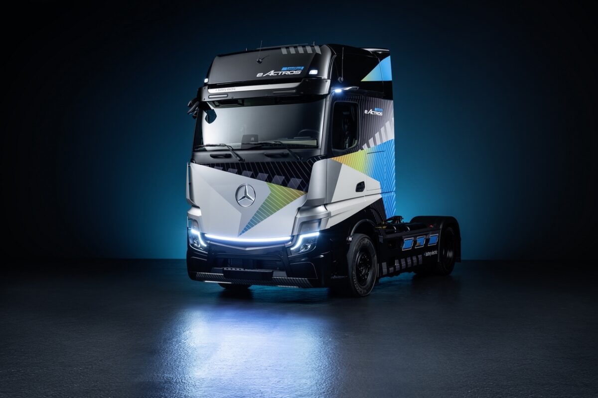 Daimler, in Europa produzione di serie autocarro elettrico - Giornale di Sicilia