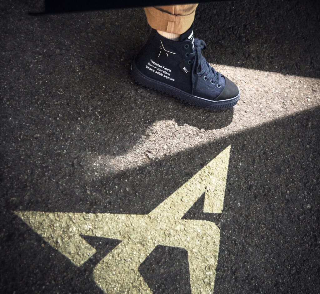 Mikakus x Cubra Born: svelate le nuove sneaker ispirate alle strade di Barcellona [FOTO]