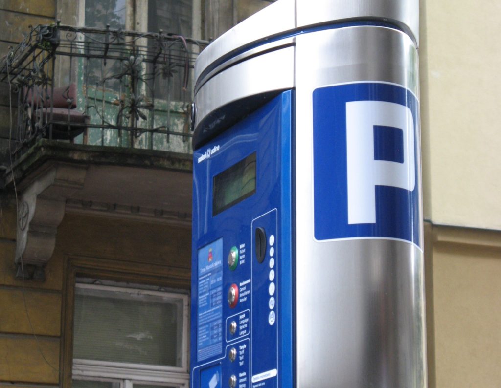 Parigi: non solo auto, anche le moto pagano il parcheggio