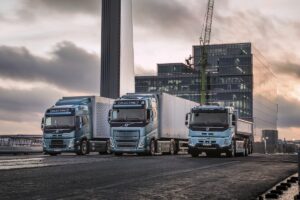 Volvo avvia la produzione in serie dei suoi autocarri elettrici pesanti