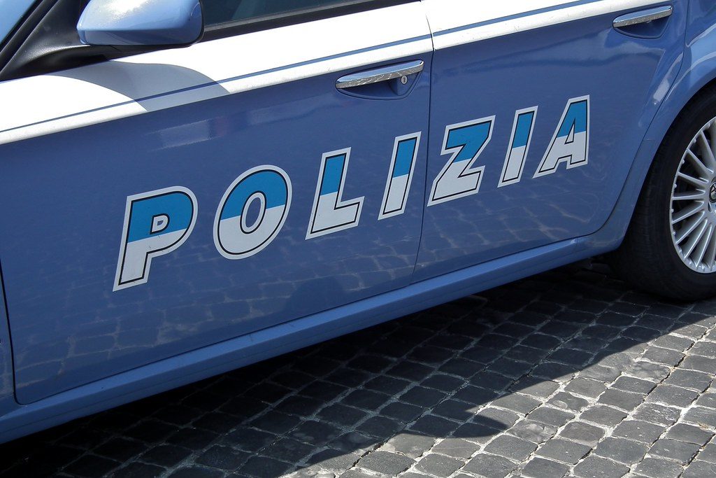 Apre la portiera dell’auto e fa cadere un motociclista: è omicidio colposo