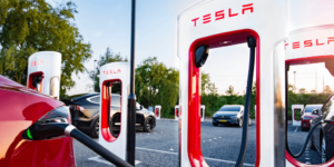 Tesla Supercharger: aumentato di circa il 35% il costo della ricarica