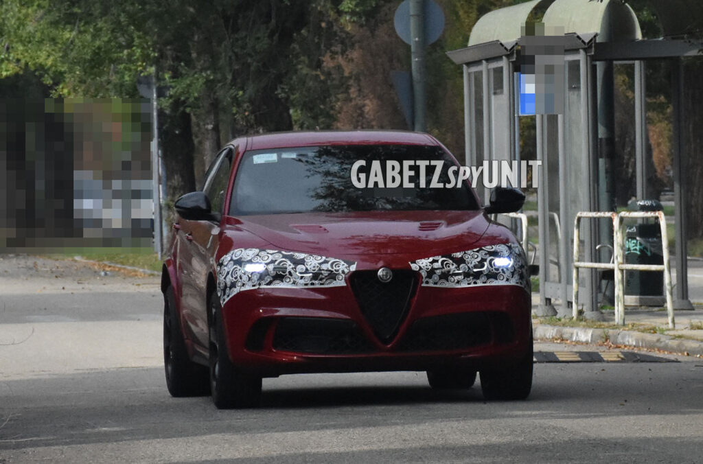 Alfa Romeo Stelvio restyling 2023: nuovo avvistamento [FOTO SPIA]
