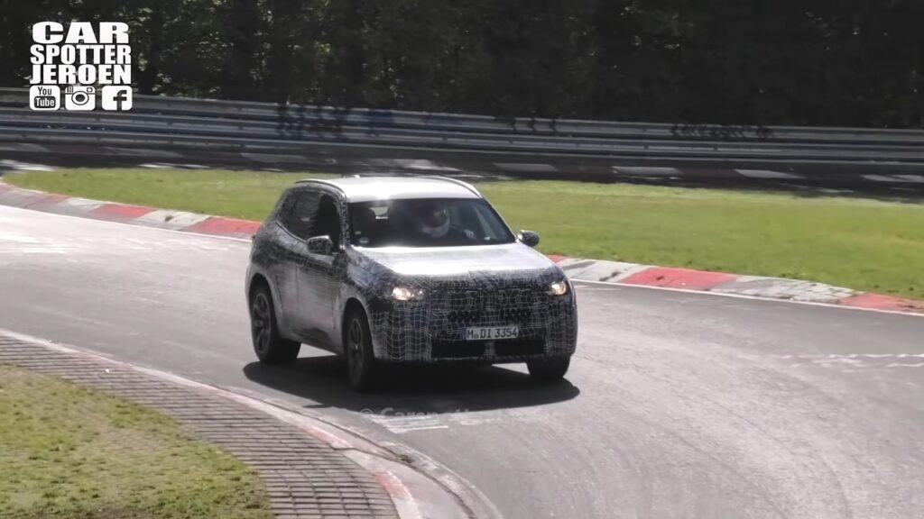 BMW X3 2024: eccolo mentre sfreccia sul circuito del Nurburgring [VIDEO SPIA]