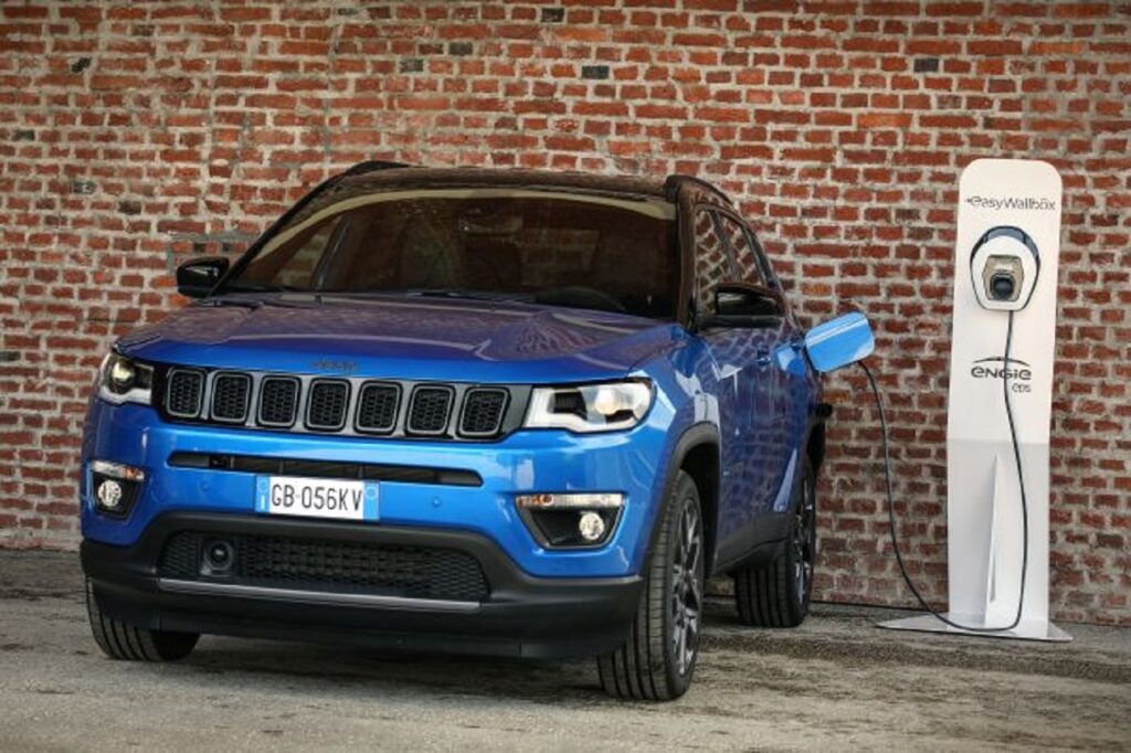 Jeep Compass 4xe: è l’auto ibrida plug-in più venduta in Italia a settembre