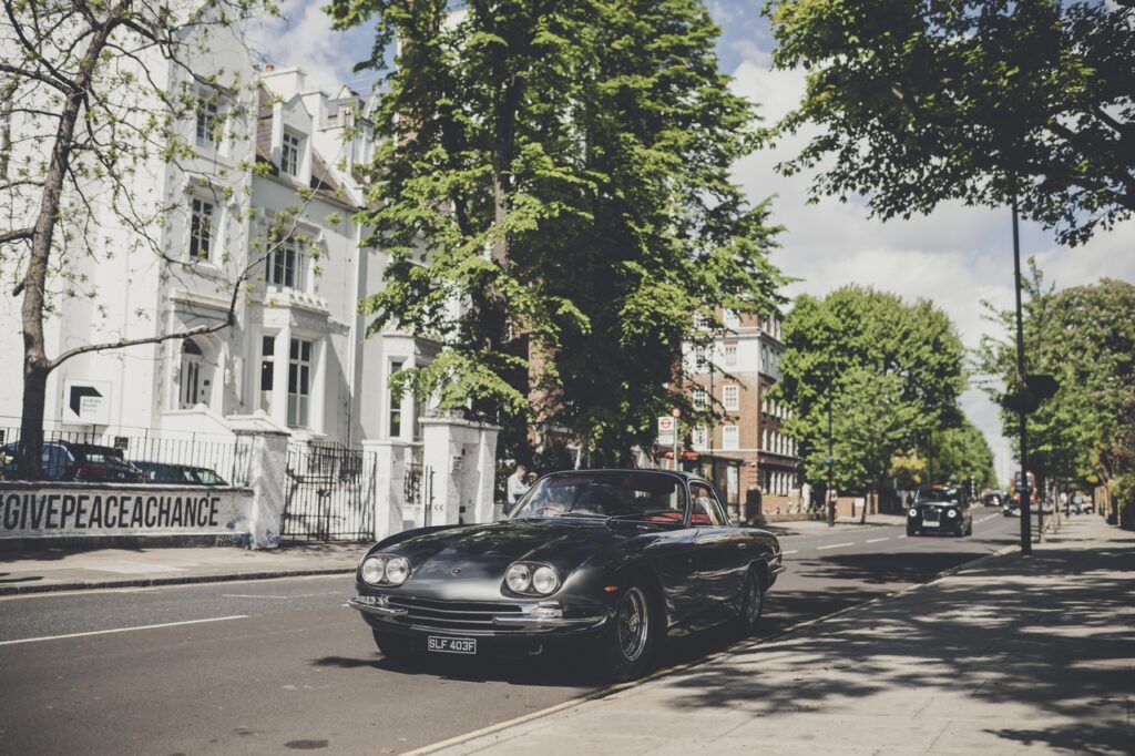 Lamborghini 400 GT 2+2 rende omaggio ai Beatles con uno speciale tour [FOTO e VIDEO]