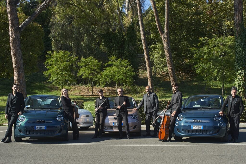 Nuova Fiat 500 Elettrica è stata partner del flash mob ‘Buongiorno, Dolce Vita’