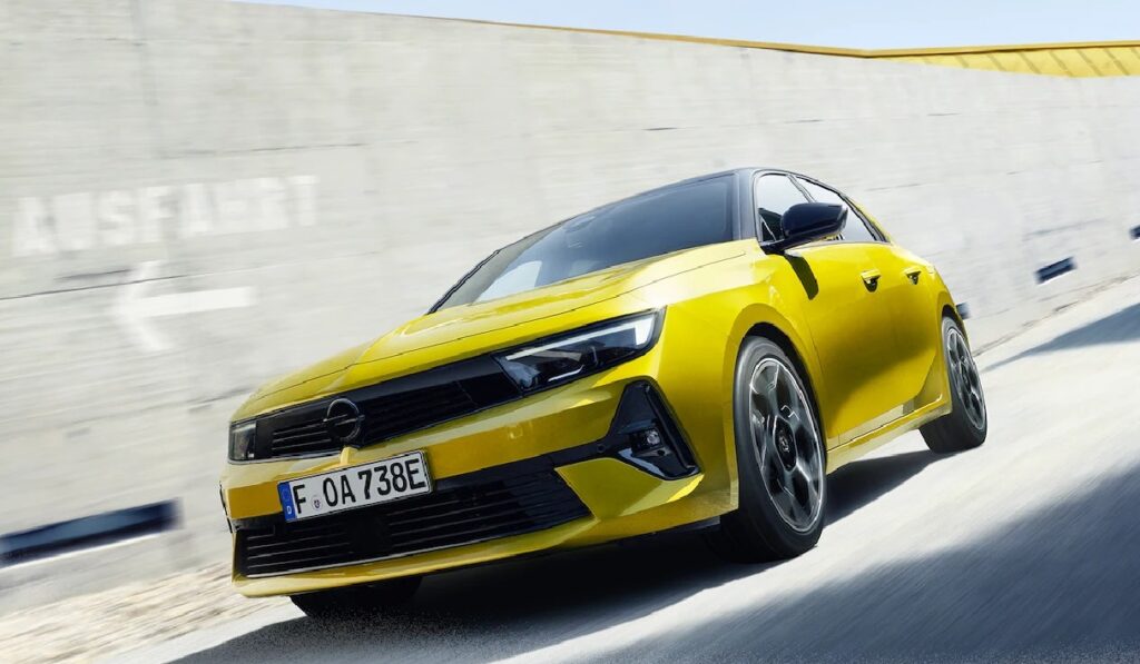 Opel Astra Plug-in Hybrid: ad ottobre da 249€ e incentivi statali