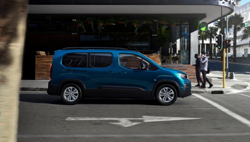 Peugeot e-Rifter: ad ottobre da 249 euro al mese con incentivi statali