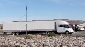 Tesla Semi: accelerazione pazzesca per il nuovo camion elettrico [VIDEO]