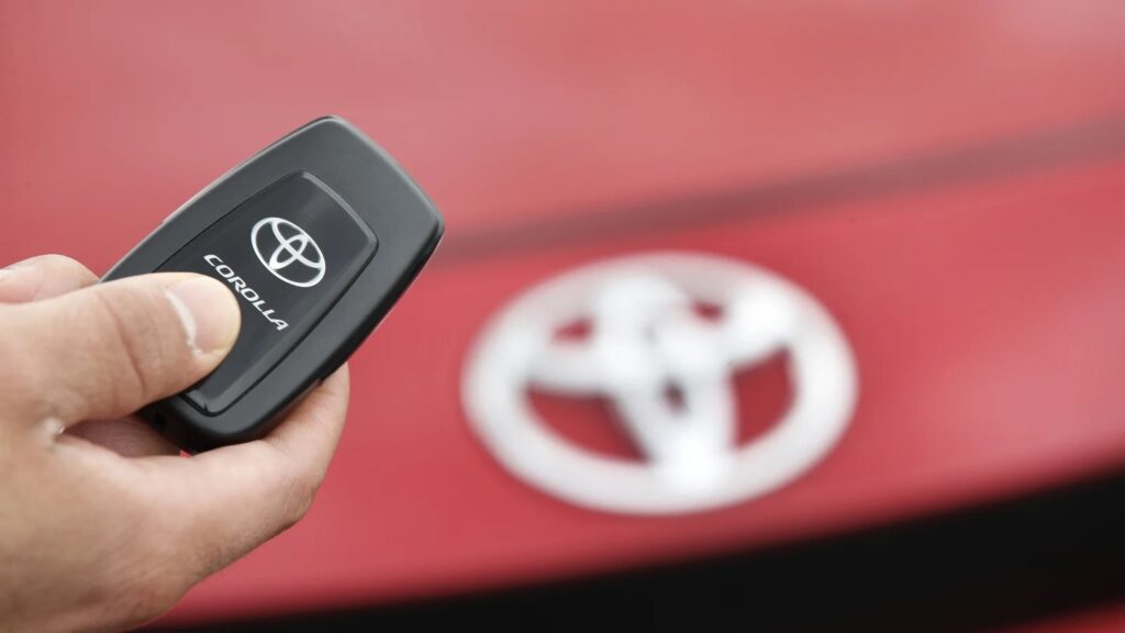 Toyota: chiavi meccaniche al posto delle smart keys