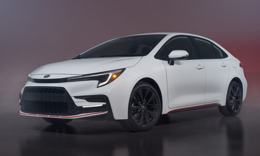 Toyota Corolla Hybrid SE Infrared Edition 2023 svelata la nuova