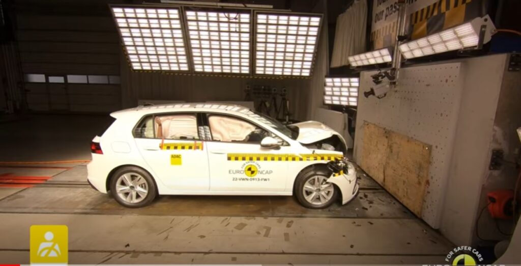 Volkswagen Golf: 5 stelle nei Crash Test di Euro NCAP [VIDEO]