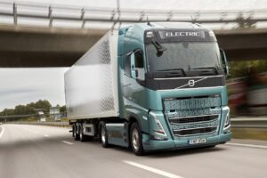 Volvo Trucks consegnerà 20 FH Electric ad Amazon