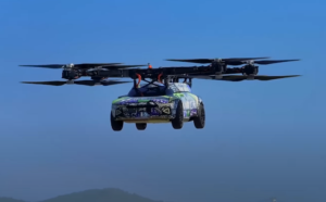 Auto volante: XPeng mostra i test della prima vera macchina che si alza in volo [VIDEO]