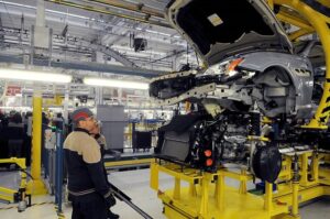 Auto elettrica, la transizione mette a rischio 120mila posti di lavoro nell’automotive italiano