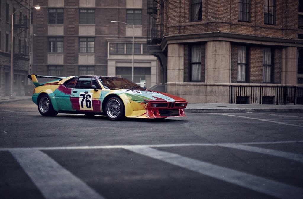 BMW M1: l’esemplare dipinto da Andy Warhol arriva a Milano