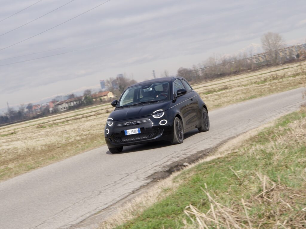 Auto elettriche: la Fiat 500 è sempre la più venduta in Italia nel 2022
