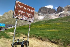 Ztl sulle Dolomiti: per accedere con l’auto sul Pordoi e sul Sella servirà la prenotazione