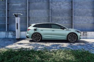 Skoda Enyaq iV: via all’aggiornamento del software ME3 su tutte le vetture