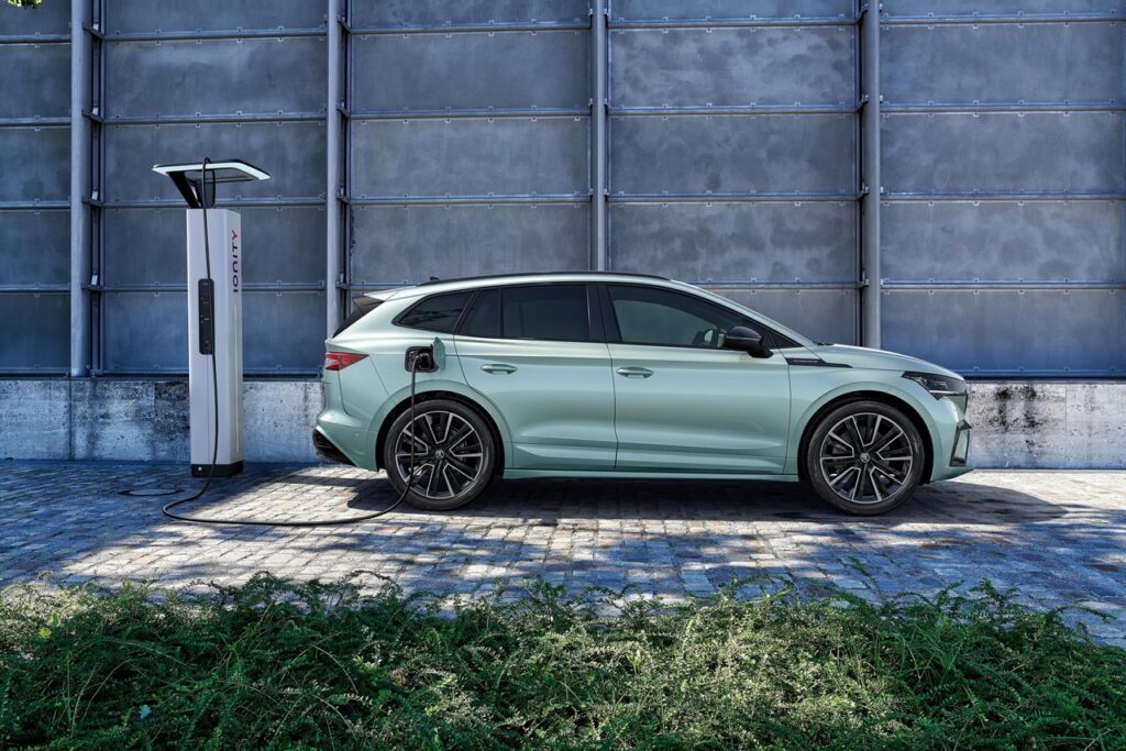 Skoda Enyaq iV: ora viene supportata la funzione ‘Plug & Charge’