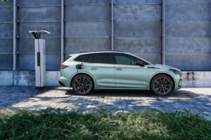 Skoda Enyaq iV: ora viene supportata la funzione ‘Plug & Charge’