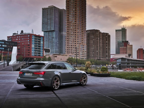 Audi RS 6 e RS 7 2022: ora ancora più potenti grazie alle versioni performance