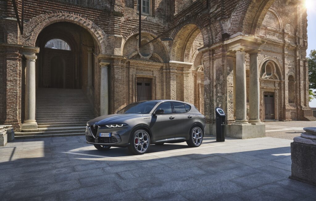 Alfa Romeo Tonale Plug-In Hybrid Q4: ecco le offerte proposte da FCA Bank e Leasys