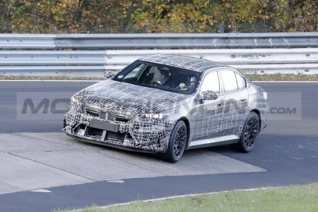 BMW M5 2025: la nuova generazione potrebbe erogare più di 700 CV