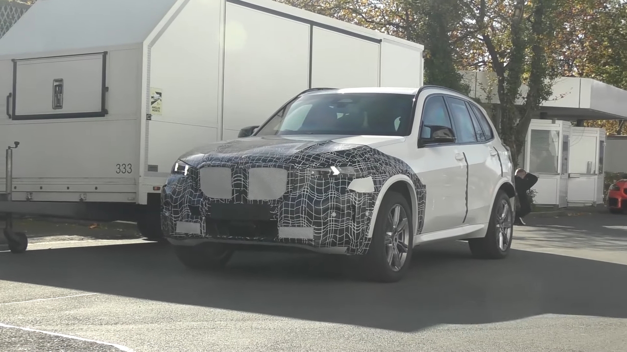 BMW X5 2024 prototipo poco camuffamento