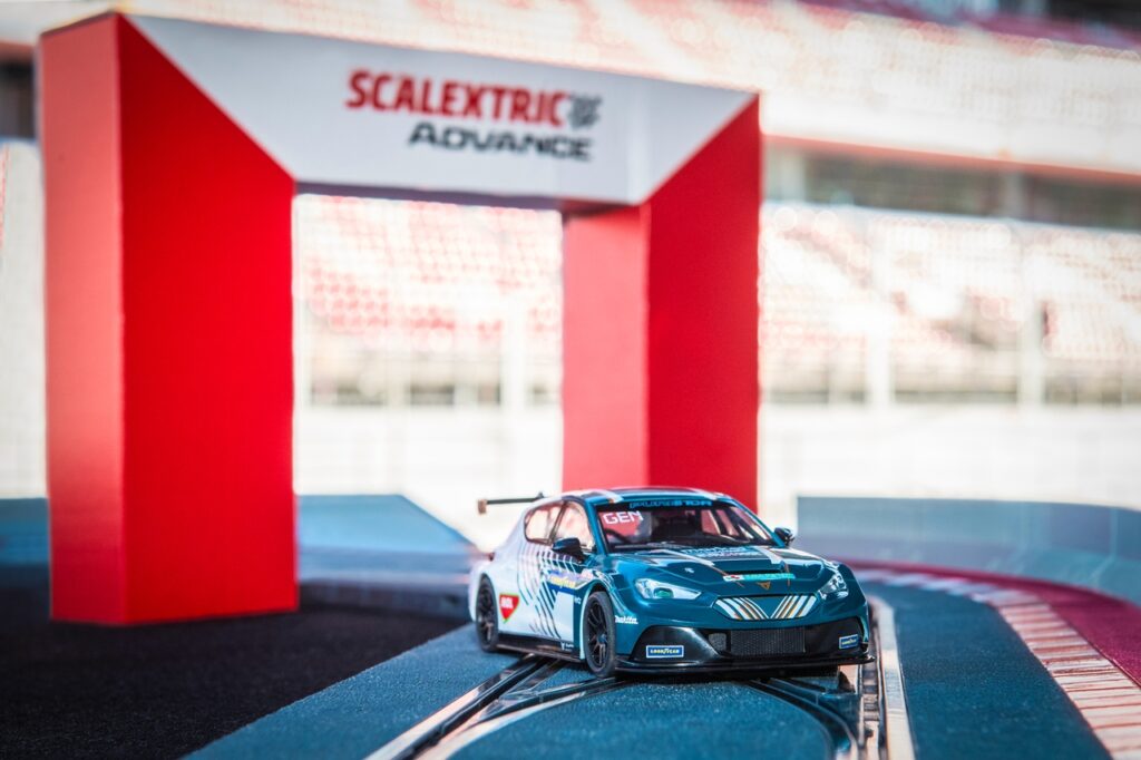 Cupra annuncia una collaborazione con Scalextric