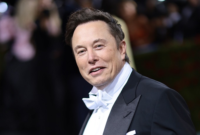 Tesla, calano le azioni: Elon Musk perde 100 miliardi di dollari nel 2022