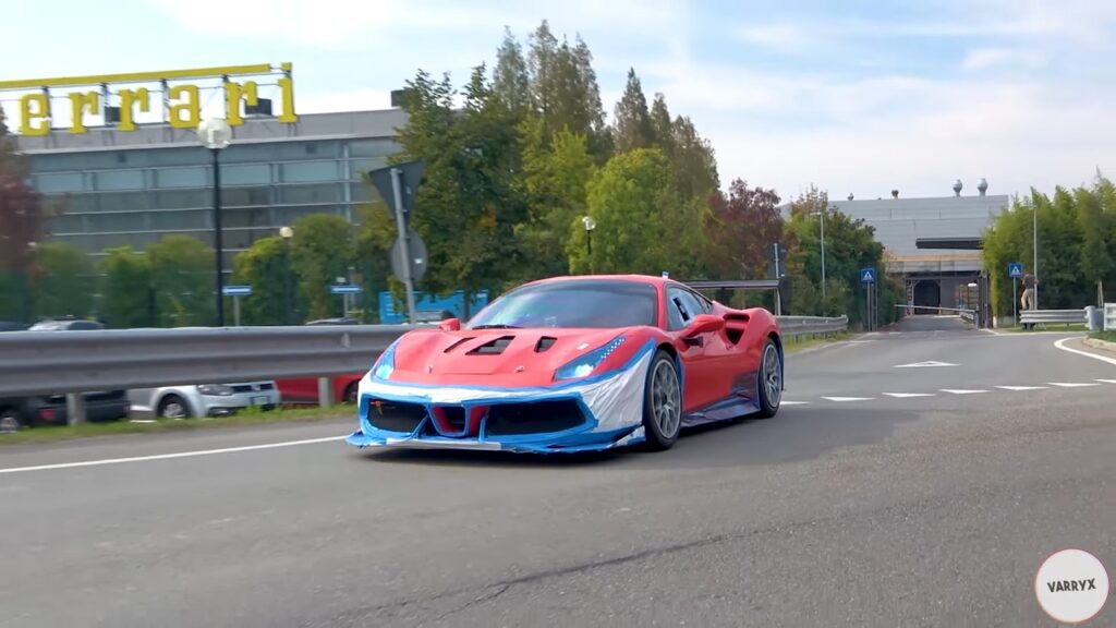 Ferrari 488 Challenge Evo: alcuni prototipi avvistati sulle strade pubbliche [VIDEO SPIA]
