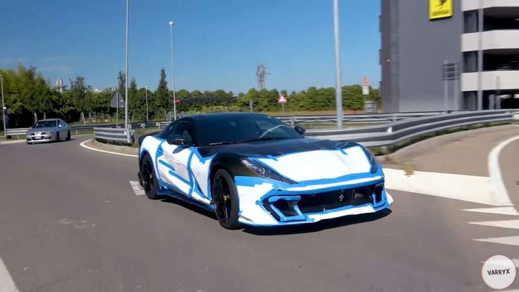 Ferrari 812 Competizione: alcuni esemplari esclusivi in test su strada [VIDEO SPIA]