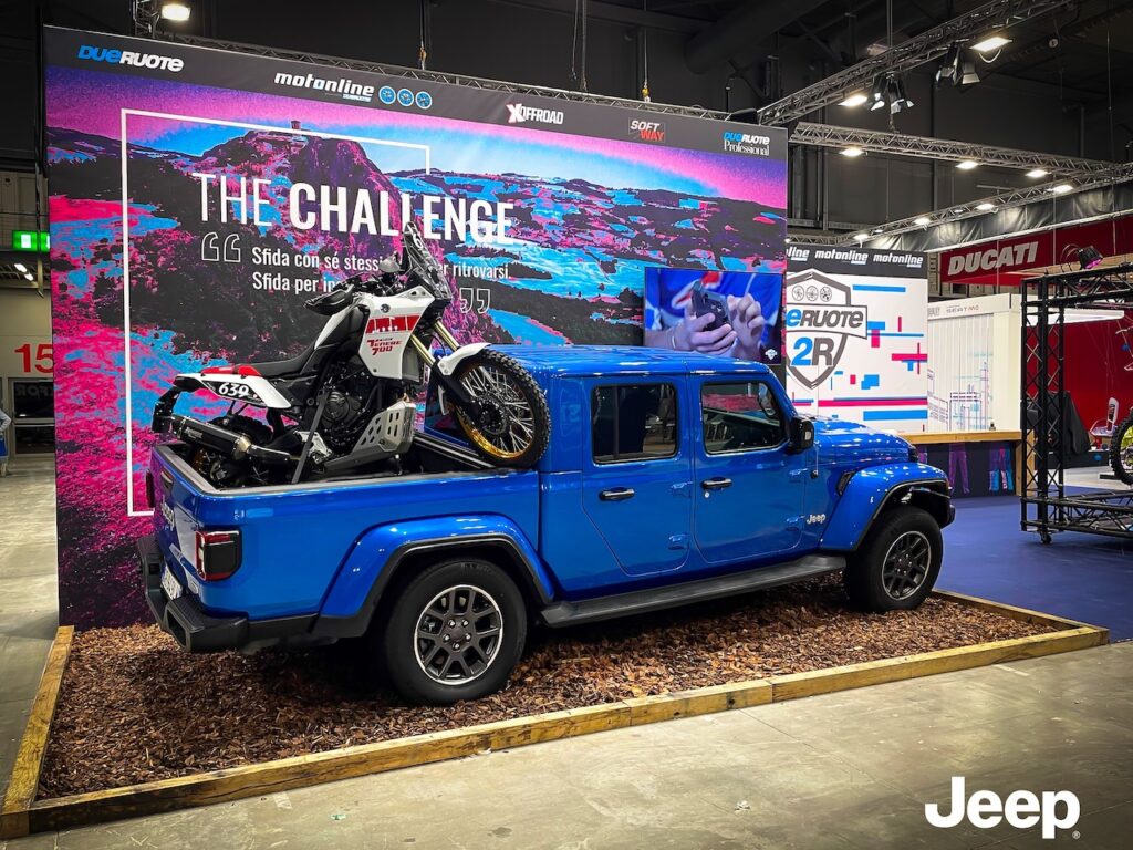 Jeep Gladiator protagonista all’EICMA 2022 per gli amanti delle due ruote