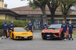 Lamborghini e i giocatori del Bologna insieme per Movember