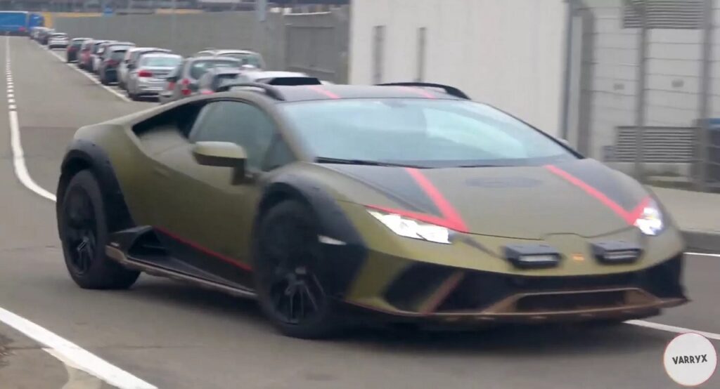 Lamborghini Huracan Sterrato: un video la mostra in strada e senza veli