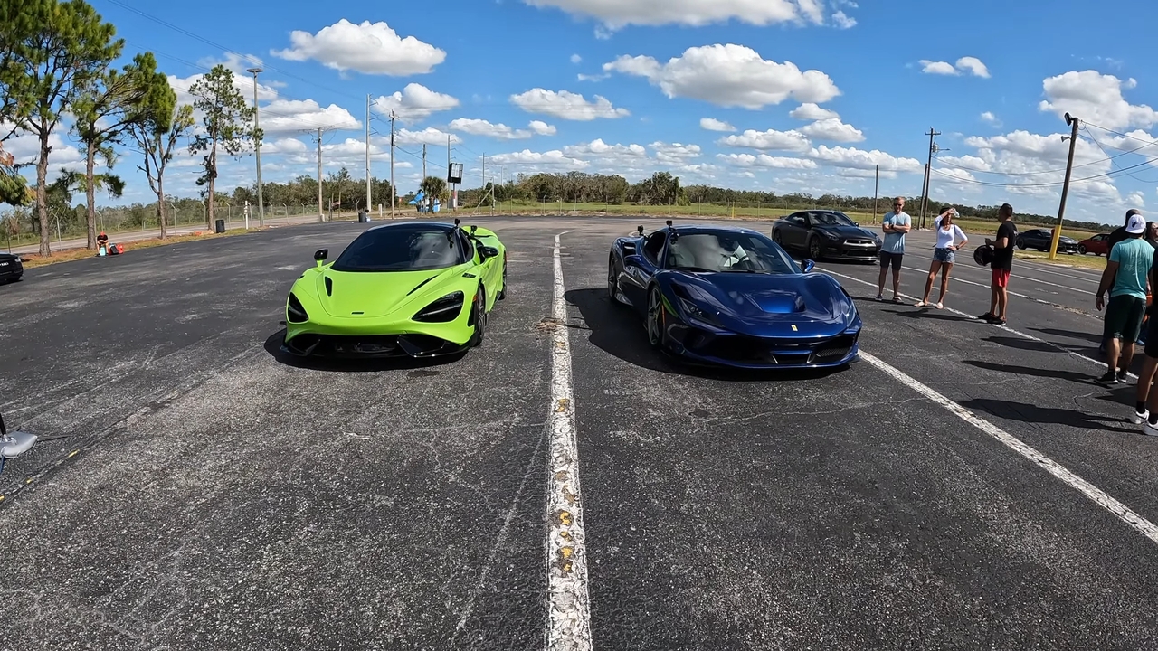 McLaren 765LT Spider vs Ferrari F8 Tributo drag race