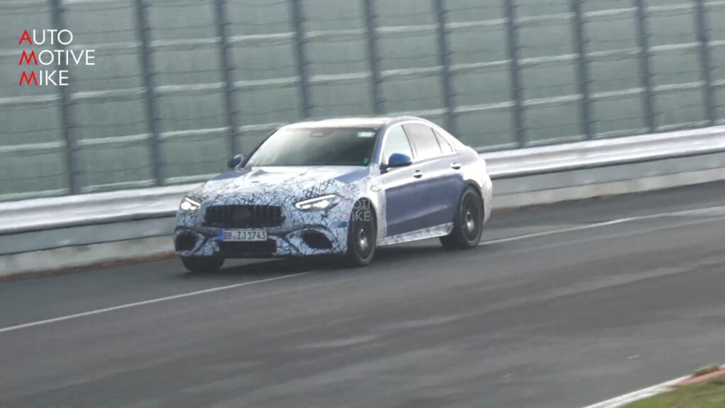 Mercedes-AMG C 63 2023: continuano i test in pista per la nuova generazione [VIDEO SPIA]