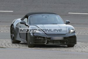 Porsche 718 Boxster 2025: ecco la nuova elettrica su strada [FOTO SPIA]