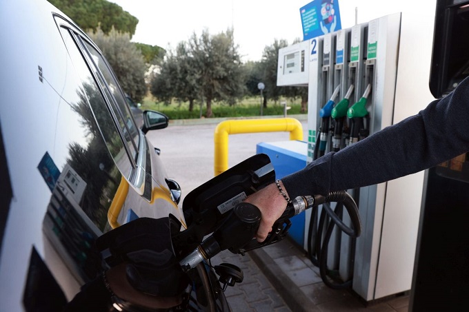 Benzina più cara: il governo riduce lo sconto sulle accise da 30,5 a 18,3 centesimi al litro