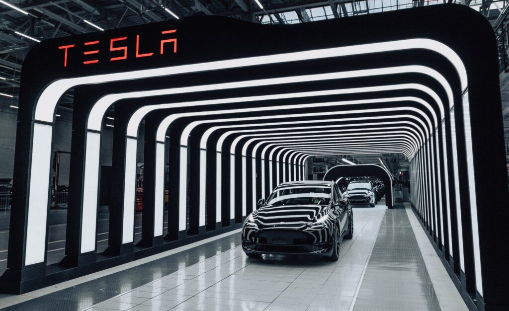 Tesla punta ad entrare nel mercato delle materie prime
