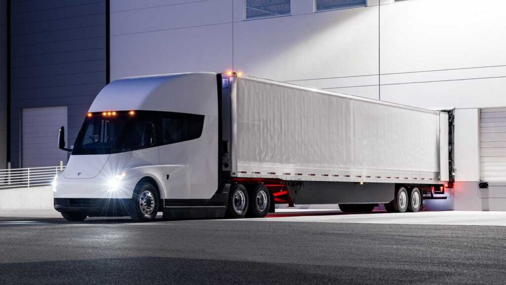 Tesla Semi: prime consegne l’1 dicembre 2022