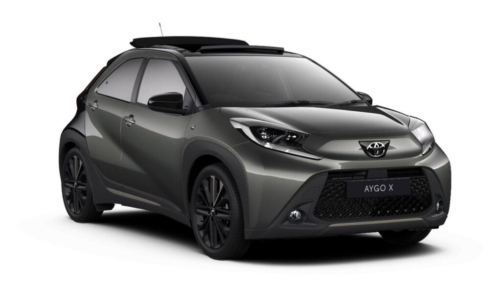 Toyota Aygo X Air Edition: debutta la nuova versione speciale con tetto in tela [FOTO]