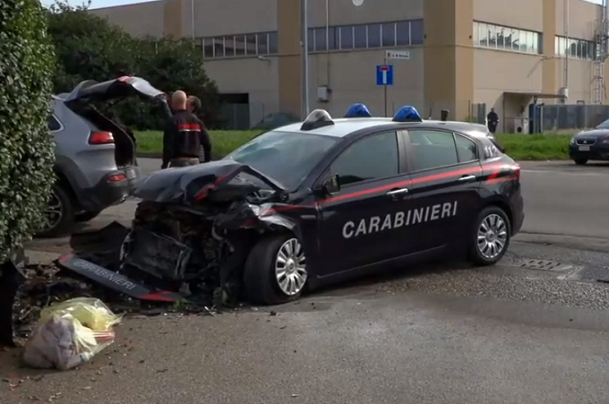 Gorla Minore, l’inseguimento dei carabinieri si conclude con un incidente: tre feriti